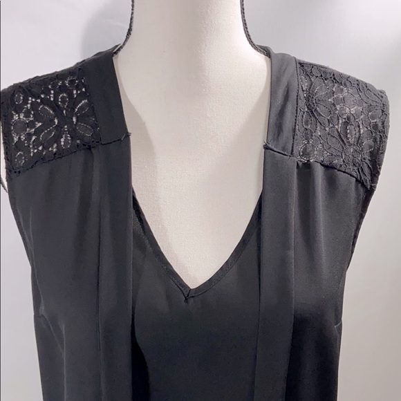 NWOT Sleeveless Top w/Lace Shoulder Details Black - Picture 3 of 14